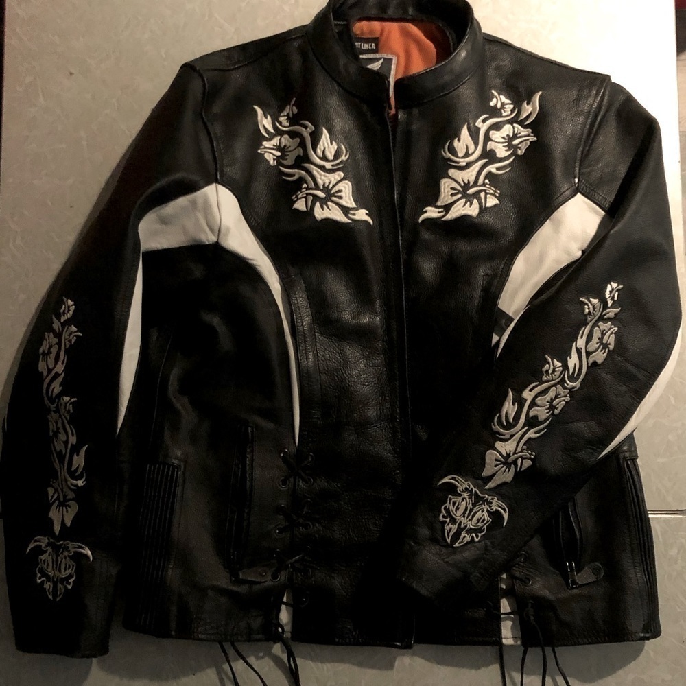 🔥Women’s Leather Motorcycle Riding Jacket Size  XL roomy. Heavy Leather weight